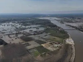 Edirne’de sular altında kalan yerleşim alanları ve çiftlikler havadan görüntülendi
