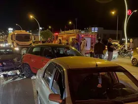 Edirne’de zincirleme kaza: 1 sürücü kaçtı, 1 sürücü alkollü çıktı, 1 kişi yaralandı
