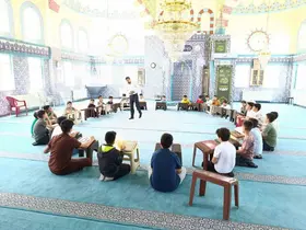 Edremit Şehitlik Camii Yaz Kur’an kursu öğrencilerine bağımlılıkla mücadele semineri
