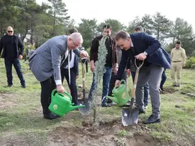 Edremit’te fidanlar toprakla buluştu
