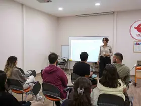 Efeler Belediyesi’nden gençlere sınav yolculuğunda rehberlik desteği
