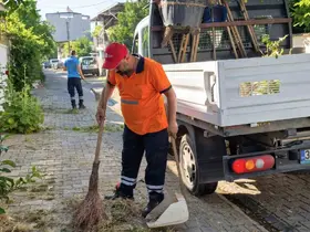 Efeler Belediyesi’nden sokaklarda temizlik çalışması
