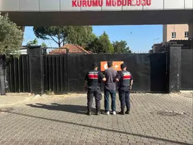 Efeler’de 7 yıl 4 ay hapis cezasıyla aranan hükümlü yakalandı
