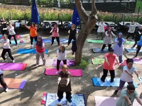 Efeler’de açık havada yoga zamanı
