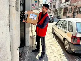 Efeler’de ihtiyaç sahibi ailelere gıda desteği
