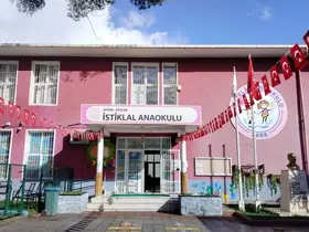 Efeler’de ikinci dönem "Bayrak Sevgisi" dersiyle başlayacak
