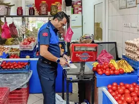 Efeler’de manavlar denetlendi
