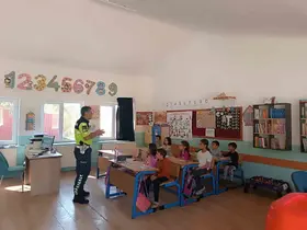 Eğirdir jandarmasından minik öğrencilere trafik eğitimi
