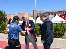 Eğitimin yaşı yok: 56 yaşında diploma aldı
