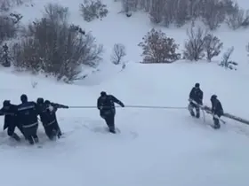 Ekipler enerji için seferber oldu: Kar içerisinde zorlu mücadele
