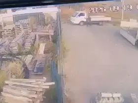 El frenini çekmediği kamyonetin altında kalan sürücü hayatını kaybetti
