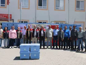 Elazığ’da 15 arı yetiştiricisine 150 adet kovan dağıtıldı
