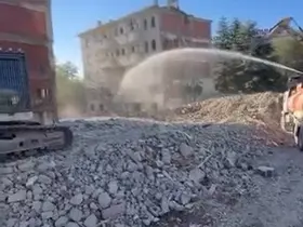 Elazığ’da 5 katlı bina korna sesi ile yıkıldı
