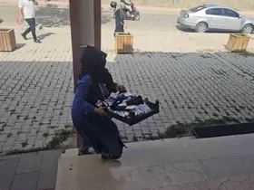 Elazığ’da dilenci operasyonu: Seyyar satıcı kılığına girerek kaçmaya çalıştı
