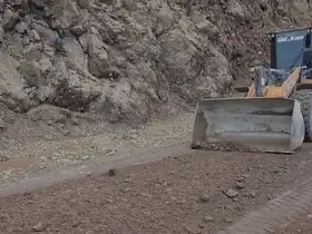 Elazığ’da heyelan nedeniyle kapanan köy yolu yeniden ulaşıma açıldı

