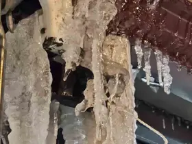 Elazığ’da metrelerce buz sarkıtı oluştu
