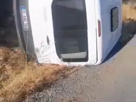 Elazığ’da öğrenci servisi devrildi, kazada yaralanan olmadı
