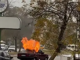 Elazığ’da seyir halindeyken yanan otomobil kullanılamaz hale geldi
