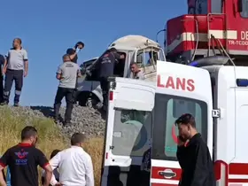 Elazığ’da tren kamyonete çarptı: 1 yaralı
