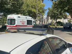Elazığ’da yayaya çarpan motosiklet devrildi: 2 yaralı

