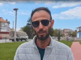 Elektrik akımına kapılan leyleği arabasına alıp yardım etti

