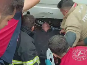 Elektrik direğine çarpıp ters dönen minibüste can pazarı yaşandı
