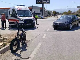 Elektrikli bisiklet ile otomobil çarpıştı: 1 yaralı
