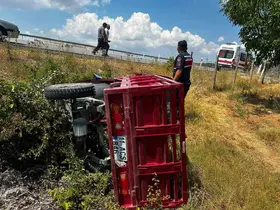 Elektrikli motosiklet kontrolden çıkarak devrildi, sürücüsü yaralandı
