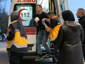 Eli traktörün hidrolik sistemine sıkışan çiftçi yaralandı
