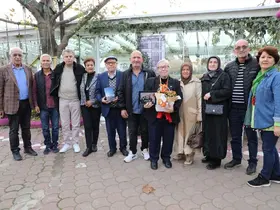 Emekli öğretmen ilkokul öğrencileriyle 50 yıl sonra ilk kez buluştu
