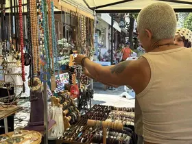 Emekli oldu hobisini dükkana yansıttı
