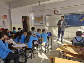 Emet İlçe Vaizi Gül’ün ortaokul öğrencileriyle değerler eğitimi buluşması
