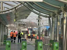 Eminönü’nde tramvay raydan çıktı
