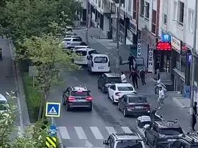 Emlakçıda başlayan tartışma sokakta bıçaklı kovalamacaya döndü
