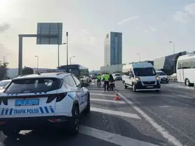 Emniyet şeridini yol gibi kullandılar, cezadan kaçamadılar
