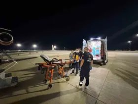Endonezya’da kaza geçiren Türk vatandaşı ambulans uçakla Türkiye’ye getirildi
