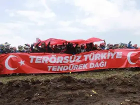Enduro şampiyonasının finali Tendürek’te "Terörsüz Türkiye" pankartıyla başladı
