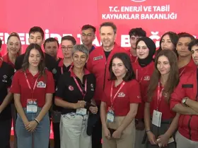 Enerji ve Tabii Kaynaklar Bakanı Bayraktar TEKNOFEST’TE gençlerle buluştu
