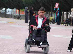 Engel tanımayan azmiyle okulundan mezun oldu