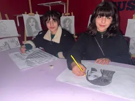 Engel tanımayan ikizlerin resim aşkı
