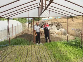 Engelli çocukları için mücadele eden çiftçiye devletten sera desteği
