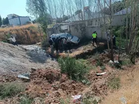 Erciş’te hafif ticari kamyonet takla attı: 4 yaralı
