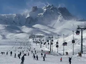 Erciyes’te hafta sonu pistler kayak severlerle doldu
