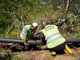 Erdemli Belediyesinden üreticilere 32 bin metre sulama borusu desteği
