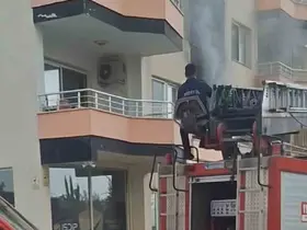 Erdemli’de bina yangını korkuttu
