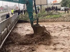 Erdemli’de şiddetli yağış sele neden oldu
