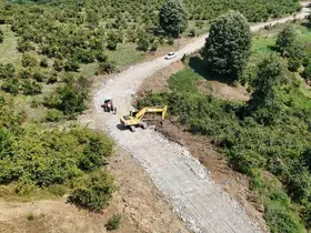 Erenler’de kırsal mahallelerde üstyapı ve yol çalışmaları sürüyor
