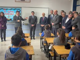 Erzincan Valisi öğrencilere Ergan Dağı’nda kayak ve köfte ekmek sözü verdi
