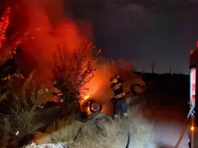 Erzincan’da araç yangını itfaiye ekiplerince söndürüldü
