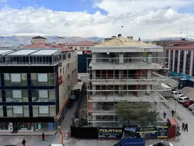 Erzincan’da çatıda tehlikeli çalışma kameraya yansıdı
